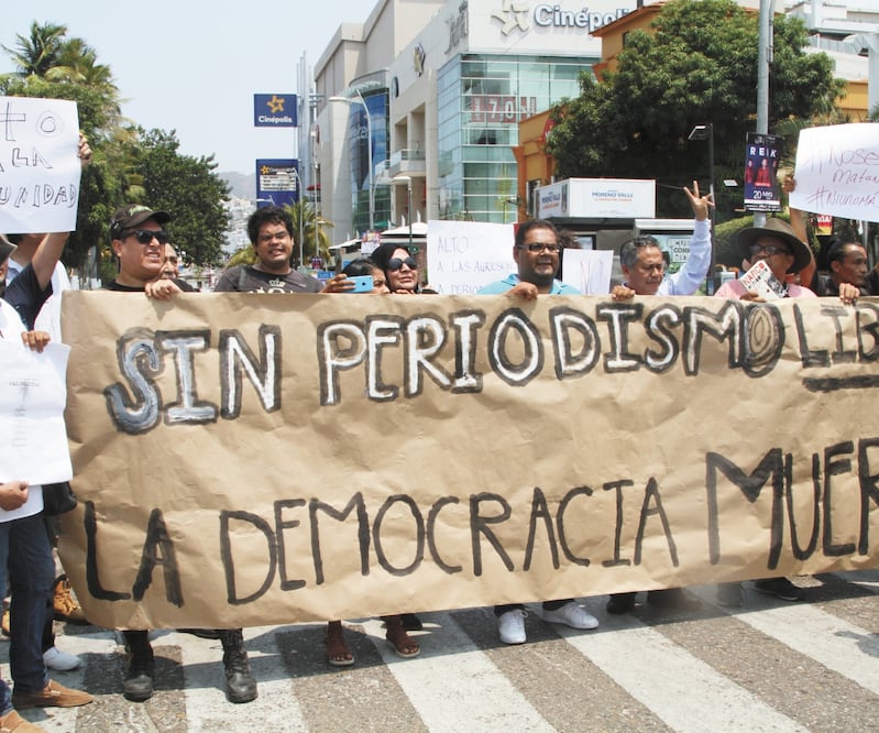 Comunicadores señalan que en Acapulco la policía y los funcionarios se prestan a acciones intimidatorias contra el gremio. ARCHIVO EL UNIVERSAL