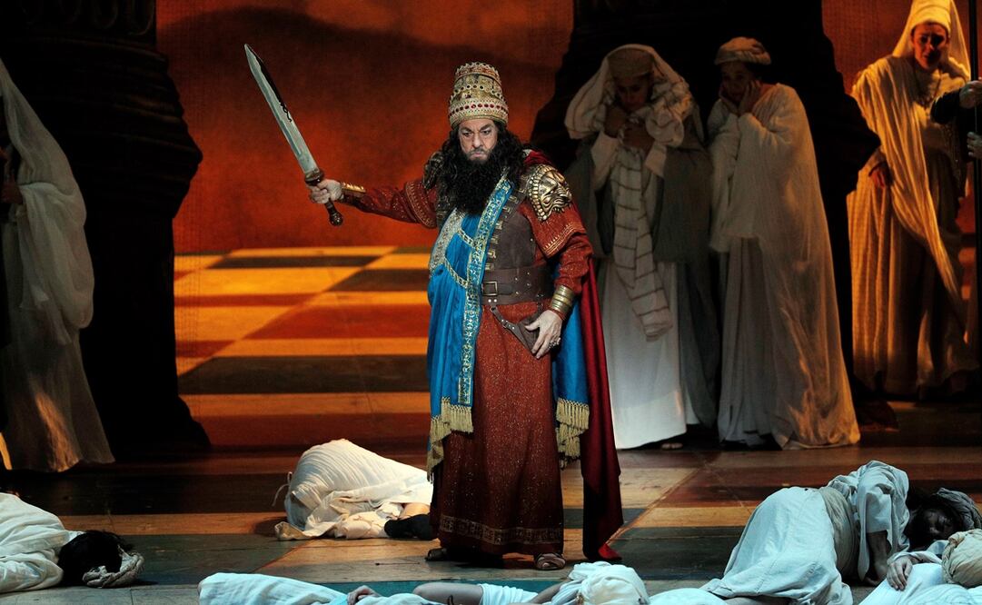 Plácido Domingo durante el ensayo de la ópera "Nabbuco" en Valencia. Foto: EFE/Juan Carlos Cárdenas