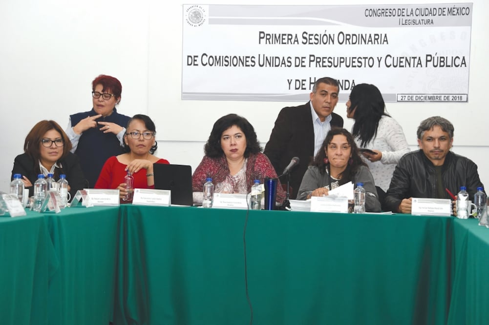 Luego de dos horas y media de retraso, las Comisiones Unidas de Presupuesto y Cuenta Pública y Hacienda en el Congreso capitalino, aprobaron que nadie gane más que la jefa de Gobierno, Claudia Sheinbaum (ESPECIAL)