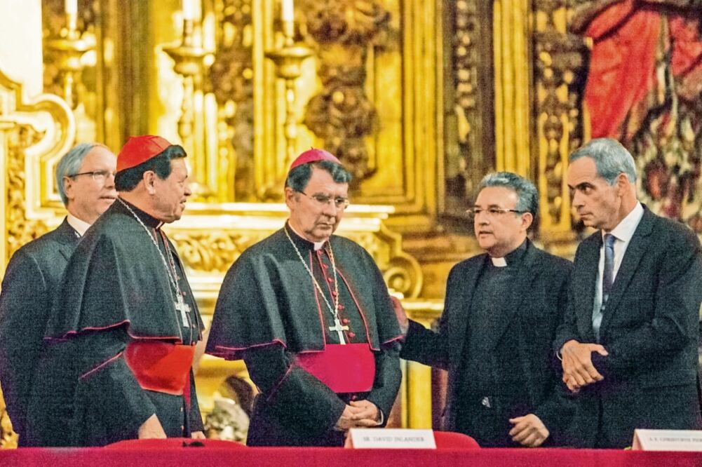 Ministros religiosos judíos y católicos se reunieron en la Catedral de la ciud ad de México para celebrar el 50 Aniversario de la Declaración Nostra Aetate (CRISTOPHER ROGEL BLANQUET. EL UNIVERSAL)