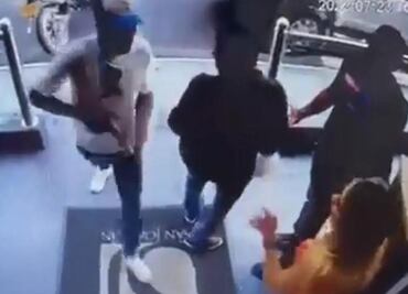 Hombre mata a presunto ladrón que intentó asaltar a una mujer que había retirado dinero en Colombia