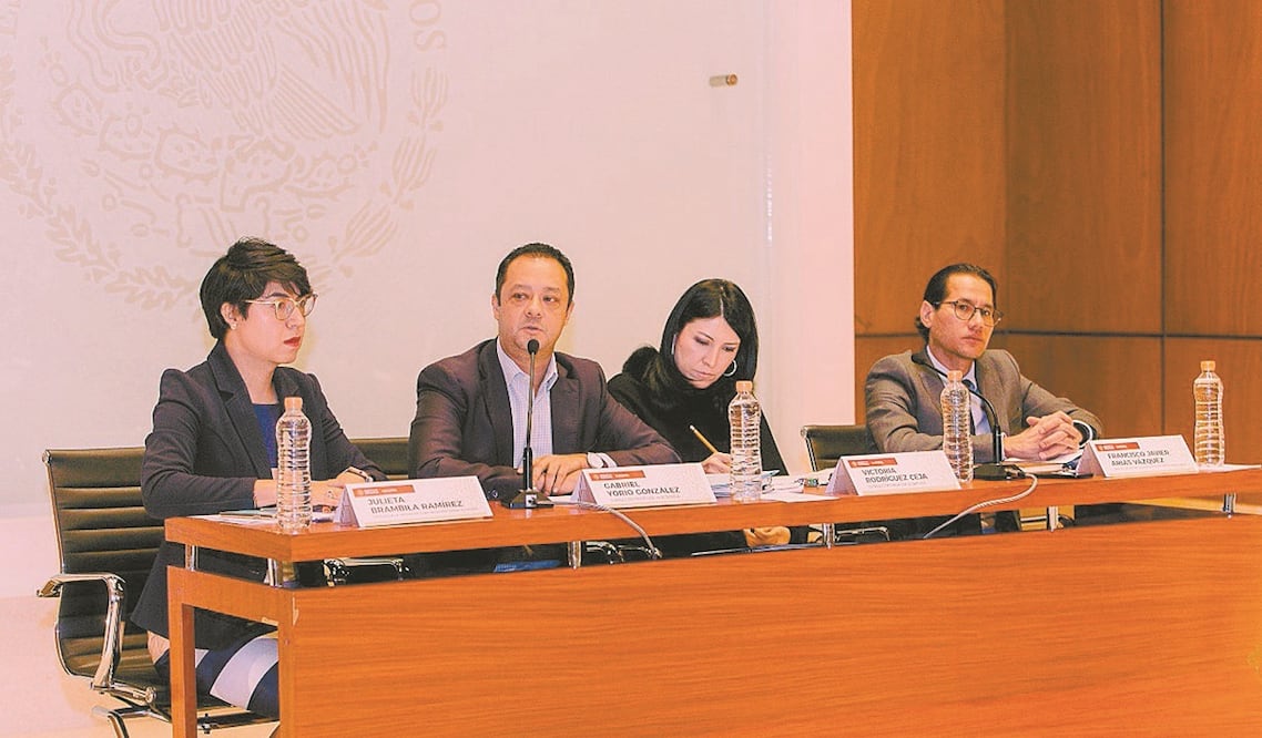 El subsecretario de Hacienda, Gabriel Yorio (seg. de izq. a der.), participó en la presentación del Informe de las Finanzas y la Deuda Pública. Foto: CORTESÍA