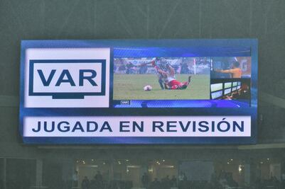 El debut del VAR en diferentes ligas del mundo