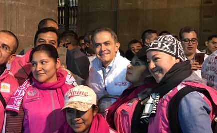 Mancera asiste a cena de Navidad en el Zócalo 