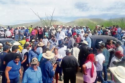 Continúan transportistas bloqueo en mina Peñasquito