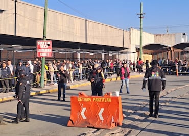VIDEO: Cierre de la Línea 9 desata caos y largas filas de pasajeros en la terminal Pantitlán