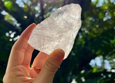 Qué pasa si humedeces la piedra de alumbre en alcohol