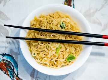 ¿De qué están hechas las sopas instantáneas?