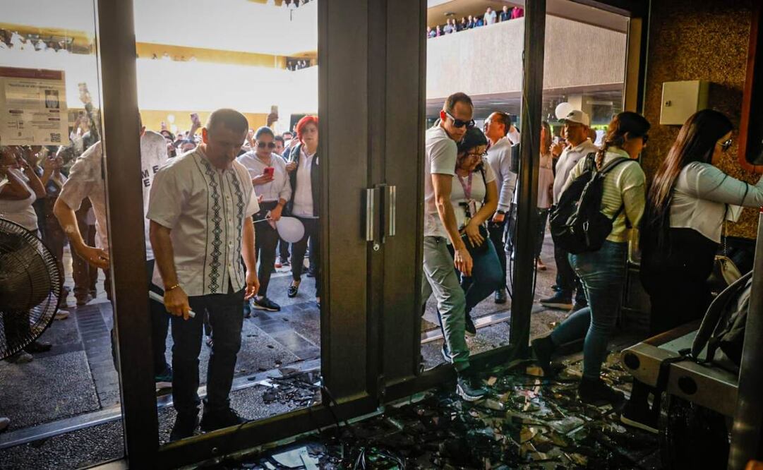 Una protesta por el asesinato de dos menores de edad llegó al Palacio de Gobernación. (24/01/2025) Foto: Especial