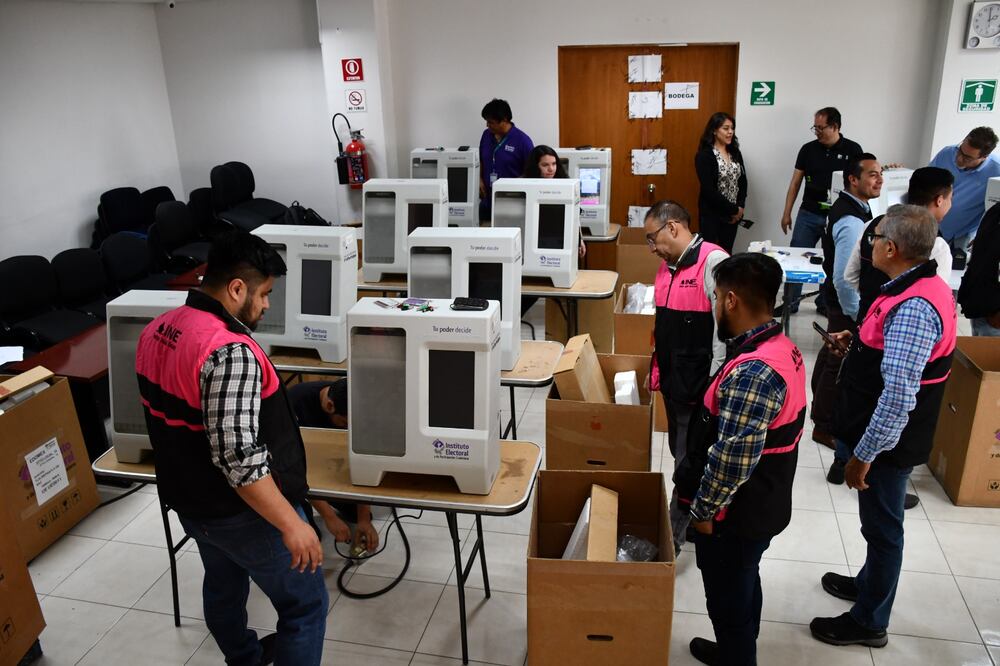 Por primera vez, votarán en urnas electrónicas en Edomex. Foto: Claudia González / EL UNIVERSAL
