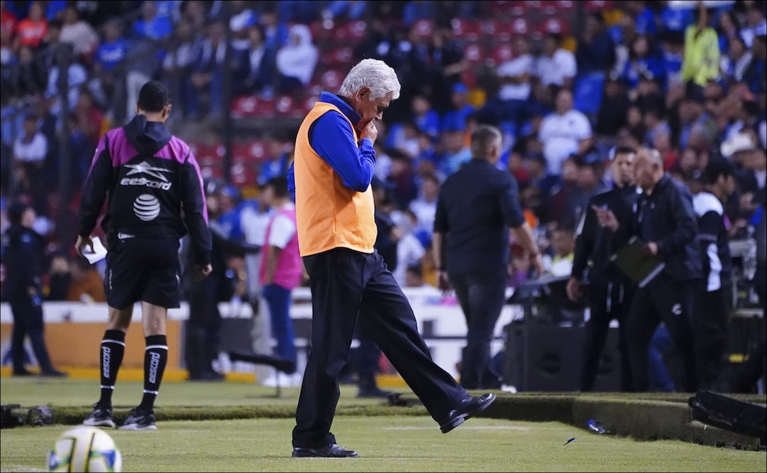 Ricardo Ferretti durante el juego ante Querétaro