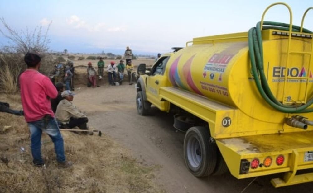 Más de 80 elementos combaten incendio forestal de Tlacotepec, Toluca