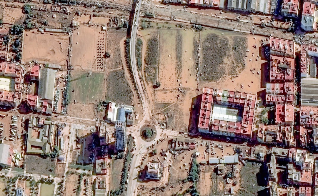 Áreas residenciales y automóviles en los campos de La Torre después de las lluvias torrenciales en la provincia de Valencia, en el este de España. Foto: EFE