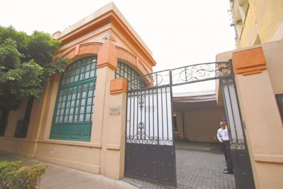 La Fundación "Elena Poniatowska" cerrará ante quiebra