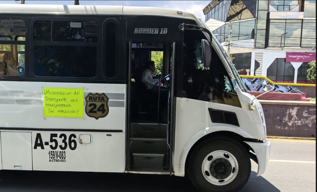 Transportistas de la ciudad de Oaxaca y zona metropolitana exigieron al gobierno del estado que se renueven las concesiones. Foto: Edwin Hernández/EL UNIVERSAL