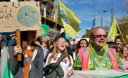Miles de personas se manifiestan en Europa por el cambio climático