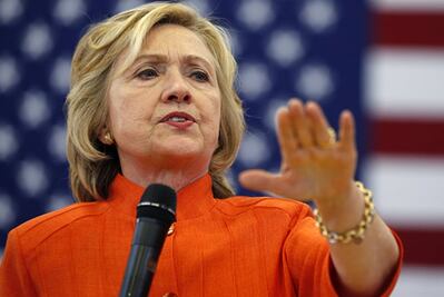 Niña pregunta a Hillary Clinton si ganaría lo mismo que un hombre presidente