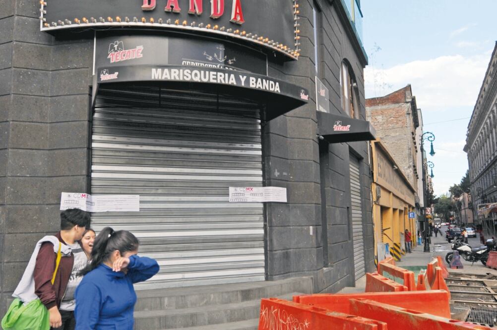 El negocio ubicado en Eje Central Lázaro Cárdenas y Donceles permanece cerrado mientras se realizan las investigaciones del ataque. (ARCHIVO EL UNIVERSAL)