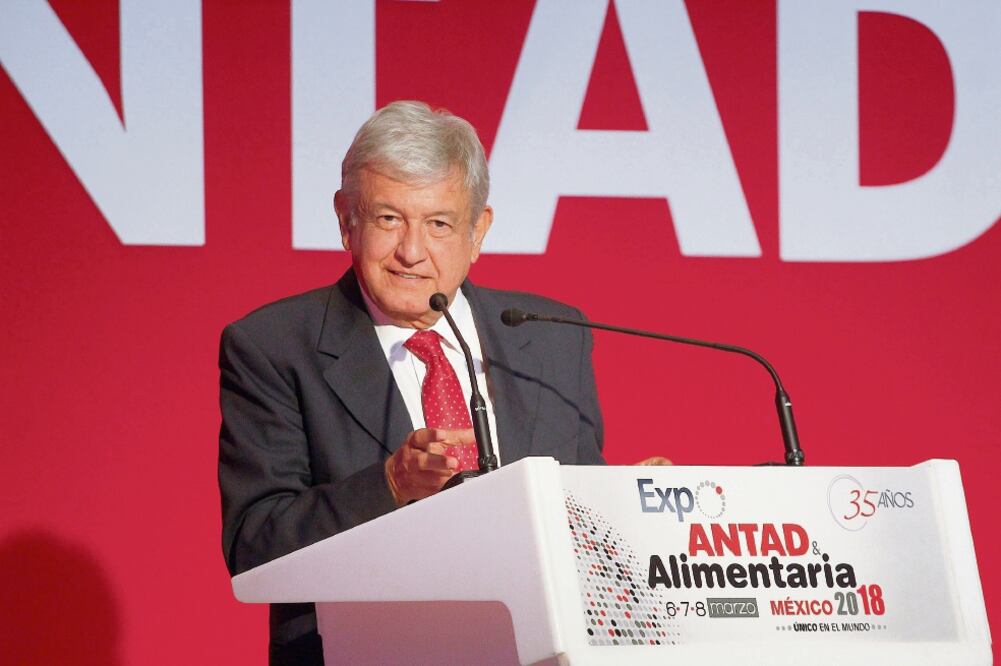 Andrés Manuel López Obrador detalló que el primer paquete de reformas, si logra llegar a la Presidencia, será lanzado a mitad de sexenio. (JORGE ALBERTO MENDOZA. EL UNIVERSAL)