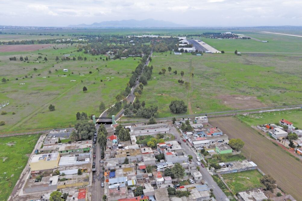 Argumentos. La Sedena asegura que la construcción del aeropuerto en Santa Lucía no se puede suspender, pues es de interés nacional. Foto/ARCHIVO EL UNIVERSAL