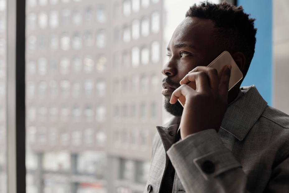 Desconfía de las llamadas que te piden información personal. Foto: Pexels