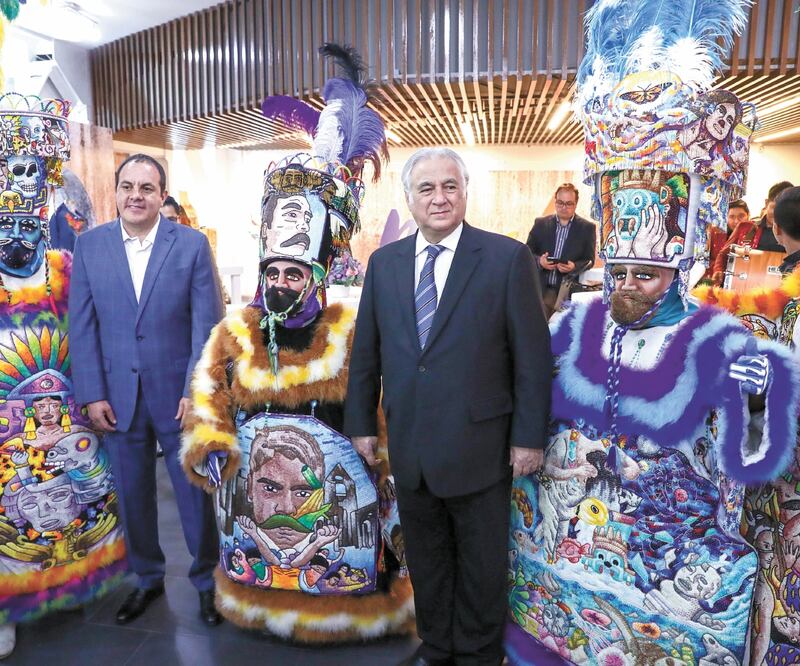 El gobernador de Morelos, Cuauhtémoc Blanco, y el titular de Turismo, Miguel Torruco, recorrieron la exposición montada en Polanco. DIEGO SIMÓN. EL UNIVERSAL