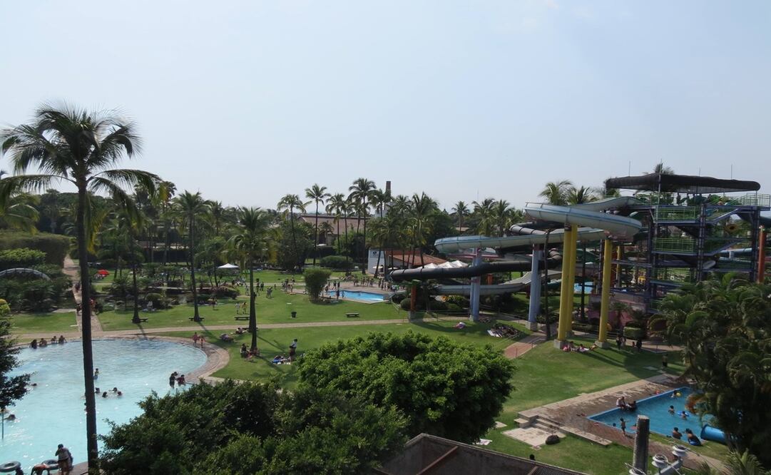 El balneario cuenta con más de 20 albercas y atracciones como toboganes o río con olas. Foto: Facebook Ex Hacienda de Temixco Parque Acuático