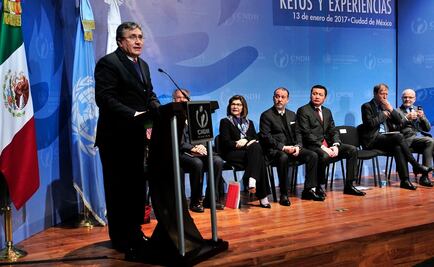 Pide ómbudsman rechazar muro y discursos xenófobos