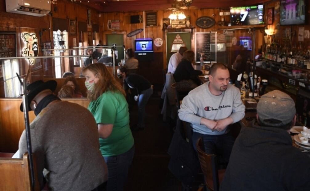 Espacios cerrados frente a Covid-19, más peligrosos de lo que se pensaba: estudio