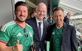 Políticos presumen su asistencia al partido inaugural del Mundial; Xóchilt Gálvez y Alito Moreno, entre ellos