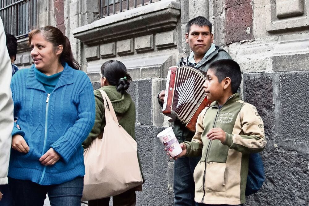 Mientras el 6 de enero es un día muy especial y esperado por los niños, para algunos menores es un día como otro, en el que deben despertarse temprano para ir a laborar (GUILLERMO PEREA. CUARTOSCURO)