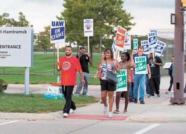 Sindicato UAW amplía su huelga a una planta de Stellantis en Míchigan