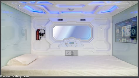 Duerme  “encapsulado” en un hotel futurista por 719 pesos
