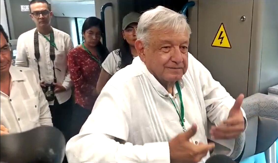 El presidente Andrés Manuel López Obrador dio a conocer que el proyecto del Tren de pasajeros México-Querétaro “está avanzado” y descartó hacer uso de expropiaciones pues recordó que el Estado cuenta con el derecho de vía. Foto: especial