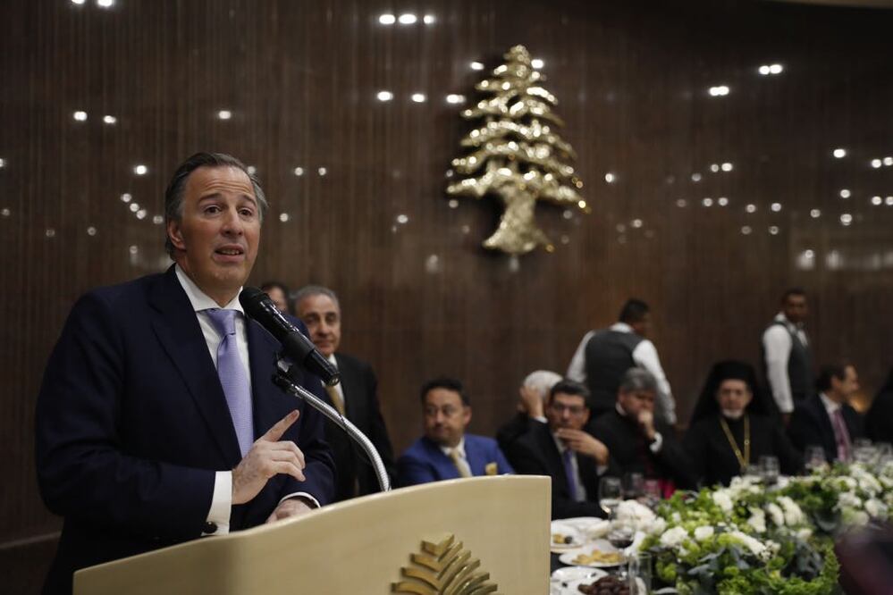 José Antonio Meade habló del paquete económico tras participar en un evento en el Centro Libanés. FOTO: Luis Cortes