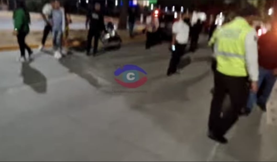 "Eso les pasa por metiches": golpean a periodista que cubría nota en Irapuato y policías se burlan de agresión