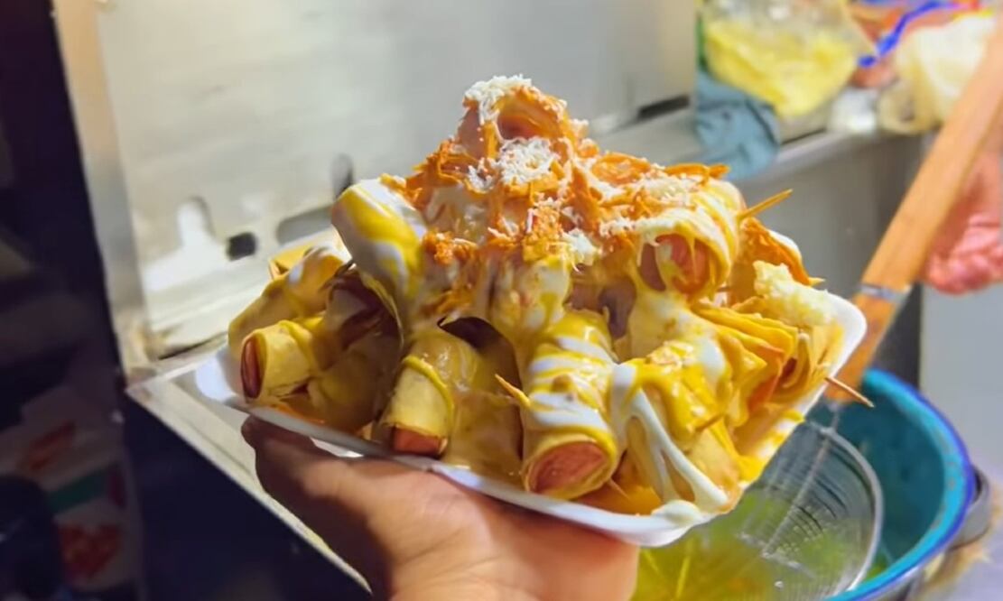 Los salchitacos son una botana típica en estados del noroeste de México. Foto: YouTube / Algo Bien