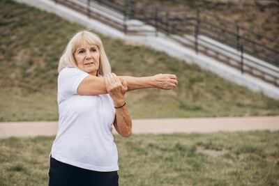 Recupera masa muscular después de los 70; claves para combatir la sarcopenia de forma efectiva