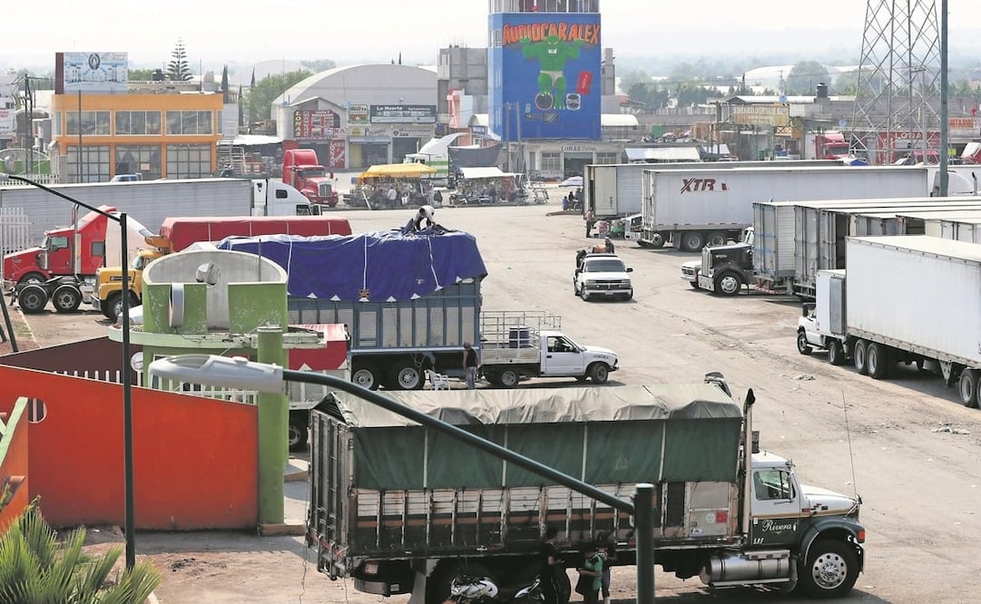 Los huachicoleros ofertan diesel robado a través de WhatsApp a traileros o transportistas de carga y pasaje, a precios que son entre tres y hasta seis pesos más baratos que las tarifas de estaciones legales. Archivo / EL UNIVERSAL