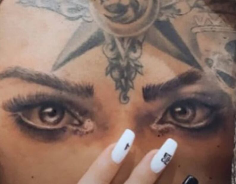 Nodal se hace nuevo tatuaje en el rostro, aseguran es en honor a su nueva novia