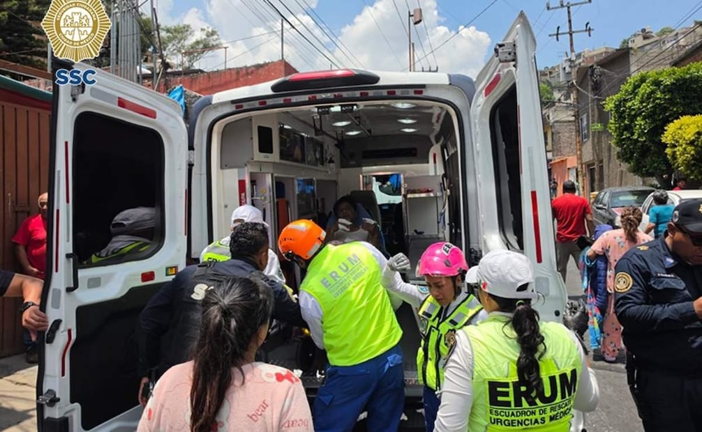 Explosión en vivienda de Xochimilco deja 7 lesionados; cinco presentan quemaduras en su cuerpo.
Foto: Especial.