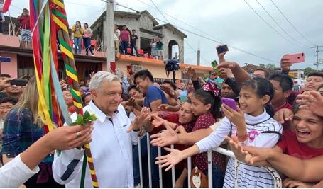 Personas buscan que rescate de Petróleos Mexicanos fracase, acusa AMLO