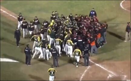 Jugador de Naranjeros avienta bat a uno de Cañeros; se desata trifulca en la LMP