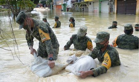 Sedena lleva 515 toneladas de víveres a Tabasco para población afectada por lluvias