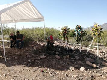 Crónica. Los LeBarón recorren el camino donde ocurrió la masacre