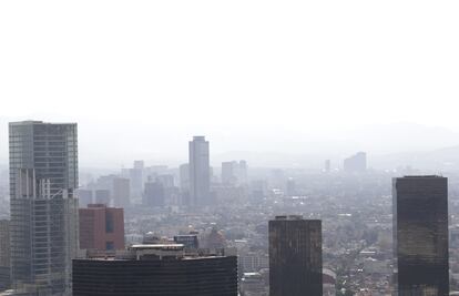 Ante contingencia, UNAM recomienda permanecer en espacios cerrados