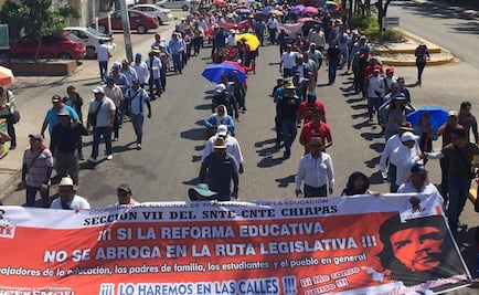 Maestros de la CNTE marchan por la abrogación de la reforma educativa