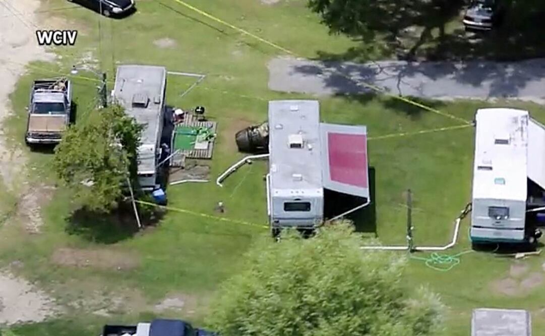 Escombros de la colisión, que sucedió cerca de Moncks Corner, quedaron esparcidos sobre un área extensa de Charleston (Foto: AP)