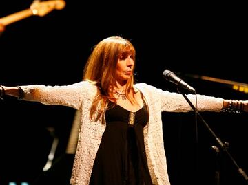 Betsy Pecanins renace como ave fénix