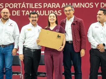 Entregan 5 mil computadoras portátiles a estudiantes y docentes de Universidad Autónoma de Tamaulipas; buscan reducir brecha digital